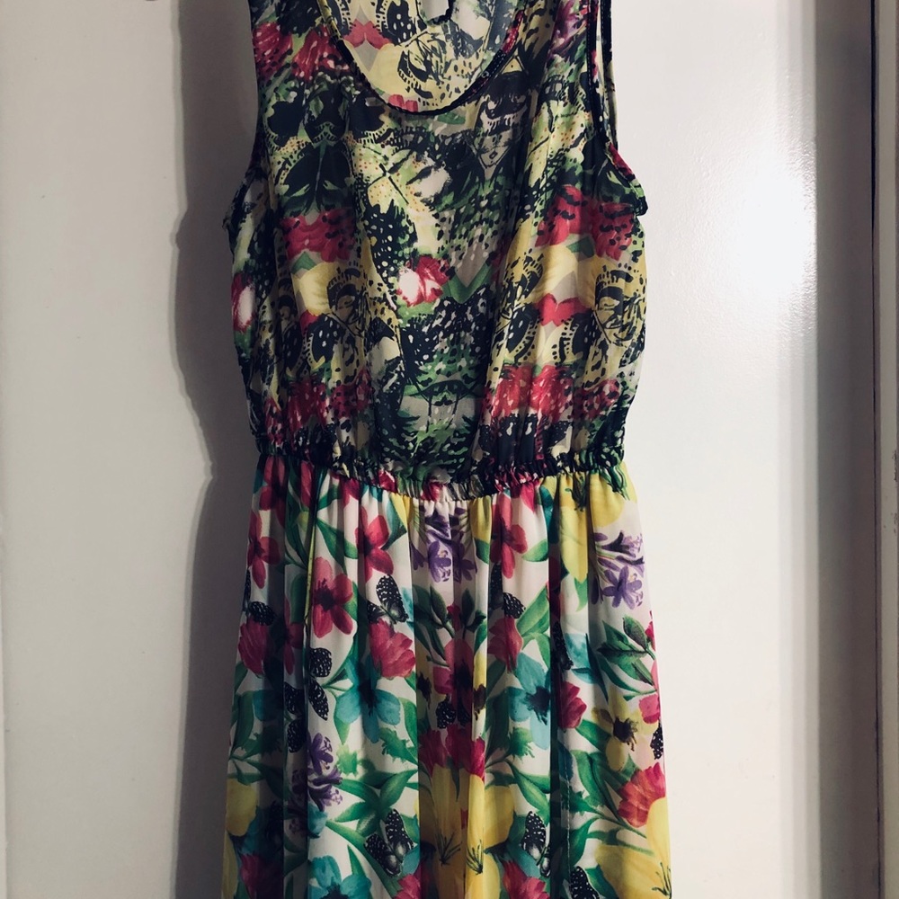 I’m selling a long Maxi sun dress
